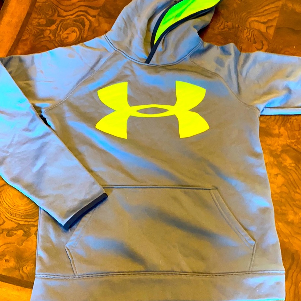 LIKE NEW UNDER ARMOUR YOUTH SWEATSHIRT